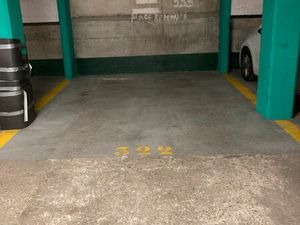 TRÈS GRANDE PLACE DE PARKING >16M2 : possibilité de garer une grande voiture + une moto