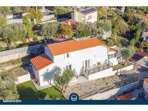 Villa 4 pièces 130 m²