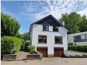 Jolie villa 4 façades - 2 grands garages - jardin