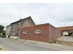 Verder te renoveren hoevewoning met ruime schuur die tal ...