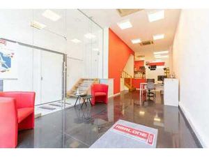 Bel espace commercial sur la place Bosch