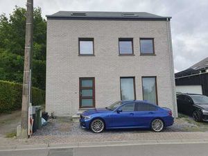 Maison récente bien espacé à l'intérieur