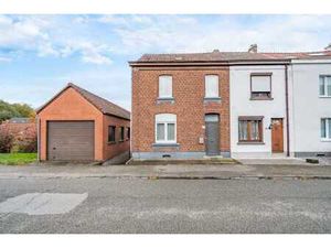 Charmante maison de caractère à rénover avec grand garage et