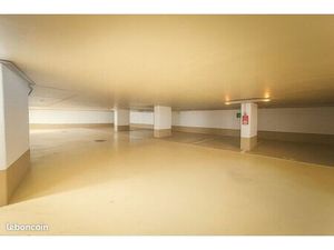 Local 50 m² PARIS 04