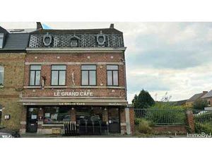 Anhée  au cœur du village  Rez commercial avec appartement