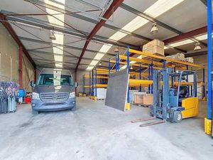 Entrepôt situé dans le zoning d’Assesse