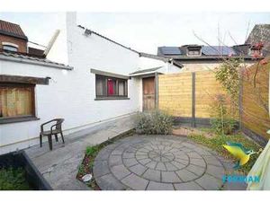 Bonne maison 3F avec emplacement de parking et cour