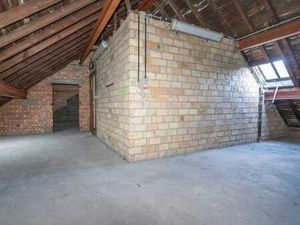 Maison au centre de Jemelle avec commerce et appartement