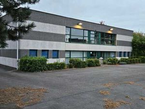 BEAU BATIMENT INDUSTRIEL