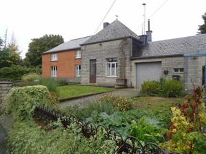 Maison 4 façades avec jardin partiellement rénovée