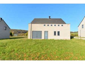 Maison 4 façades lumineuse avec jardin et garage à 20 min de