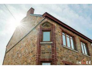 Maison 4 façades en pierres de grès sise au cœur de Godinne!