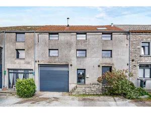 Immeuble comprenant 2 appartements  un entrepôt avec bureau