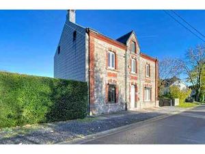 Bâtisse en pierre du pays idéalement sise au calme à Honnay.