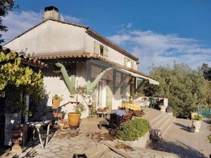 Ensemble d'habitations libre d'occupants