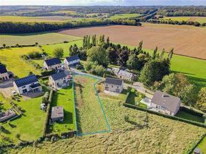 Au grand calme  à seulement 5 minutes de l’E411  superbe ter