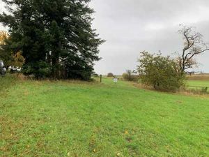 Beau terrain à bâtir de 18 ares 60 centiares