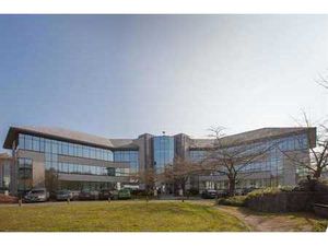 NICE OFFICE SPACE FOR RENT