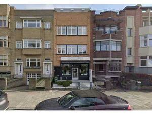 Lichtrijke handelsruimte met zicht op park – Miljoenenkwa...