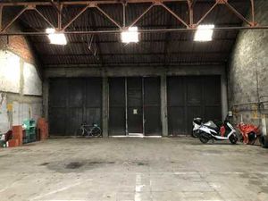 Bel Entrepôt 190m2 en zone d’habitat (projets +++) + jardin
