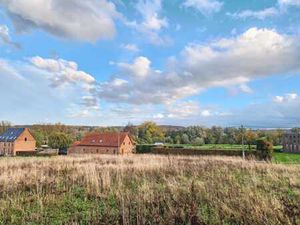 Beau terrain sur les hauteurs de Frasnes
