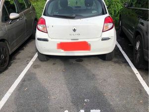 Place parking extérieur