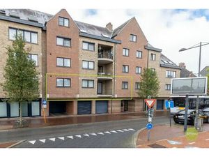 Ruim tweeslaapkamer appartement met terras en garage in Mol