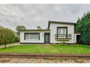 RUSTIG GELEGEN OP TE FRISSEN GEZINSWONING OP 6a in As.