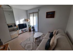 Location appartement  m² T-1 à Épône  477 €