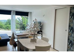Location appartement  m² T-1 à Saint-Julien-de-Peyrolas  650 €