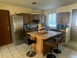 Pavillon avec le nécessaire en plain pied