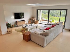 Vente maison 8 pièces 223 m² à La Londe-les-Maures (83250)  850 000 €