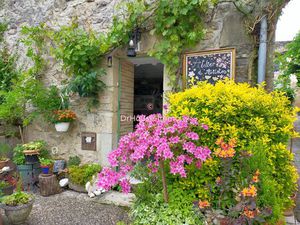 Castelmoron d'Albret  maison en pierres  3 chambres  une cave  un jardinet