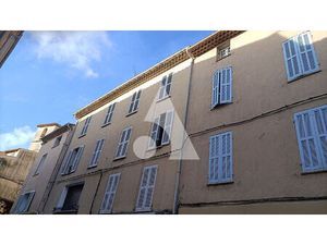A vendre Immeuble Brignoles 6 appartements et 2 locaux commerciaux.