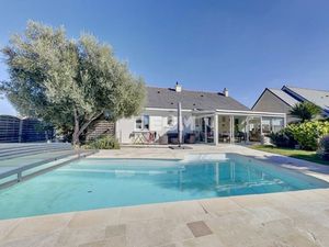 Maison 4 chambres  sous-sol total  piscine et jardin clos -