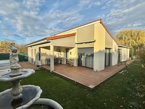 COMBRONDE / Maison à vendre de plain-pied  venez poser vos valises !