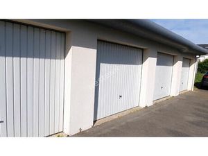 Nantes Pont du Cens : Garage boxé en extérieur. Loyer CC 75 euros.