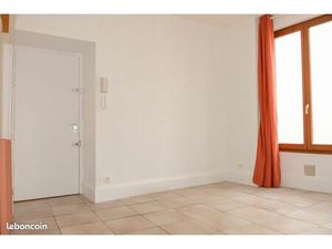 T3 renové Cusset centre-ville