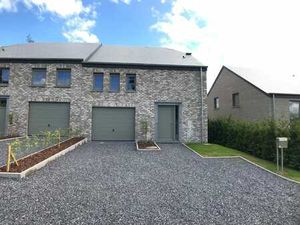 ? Charmante maison 3 façades à Patignies