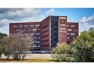 Bureau entièrement équipé à louer le long de l'E313 à Heren