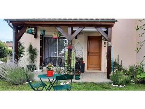 Sarlat- Appartement avec terrasse couverte et piscine collective