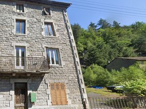 Vente immeuble 9 pièces 230 m² à La Monnerie-le-Montel (63650)  50 000 €