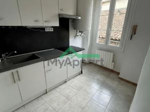 Location meublée appartement 2 pièces 37 m² à Anduze (30140)  400 €