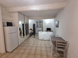 Location meublée appartement 1 pièce 33 m² à Draguignan (83300)  580 €