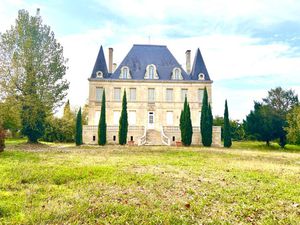 Château à rafraichir à Listrac-médoc