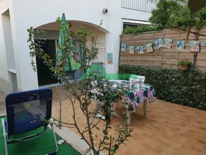 Location meublée appartement 1 pièce 25 m² à Saint-Mandrier-sur-Mer (83430)  550 €