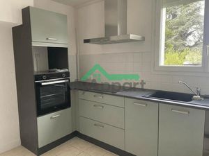 Location meublée appartement 86 m² à Airvault (79600)  670 €