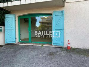 ANTIBES CENTRE  A LOUER 50 M2 DE COMMERCE OU BUREAUX