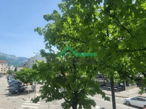 Location meublée appartement 2 pièces 35 m² à Annecy (74000)  693 €