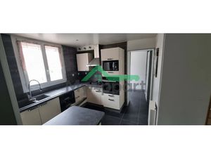 Location meublée appartement 100 m² à Antezant-la-Chapelle (17400)  800 €